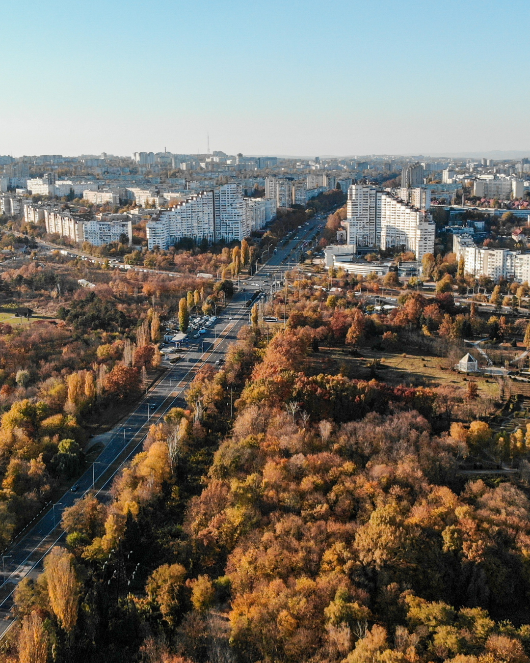 Rectificarea bugetară 2026: Moldova adaugă 2,78 miliarde la cheltuieli, dar numai 600 milioane la venituri. Cine finanțează diferența?